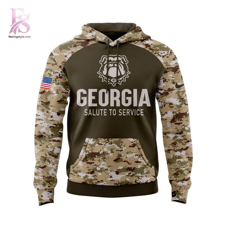 The Georgia Bulldogs Salute To Service Hoodie is designed to fit effortlessly into everyday style.