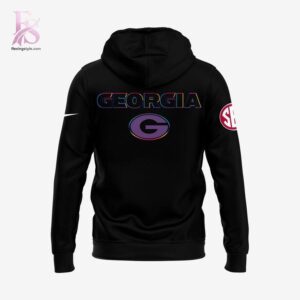 The Georgia Football Crucial Catch Hoodie is designed to fit effortlessly into everyday style.