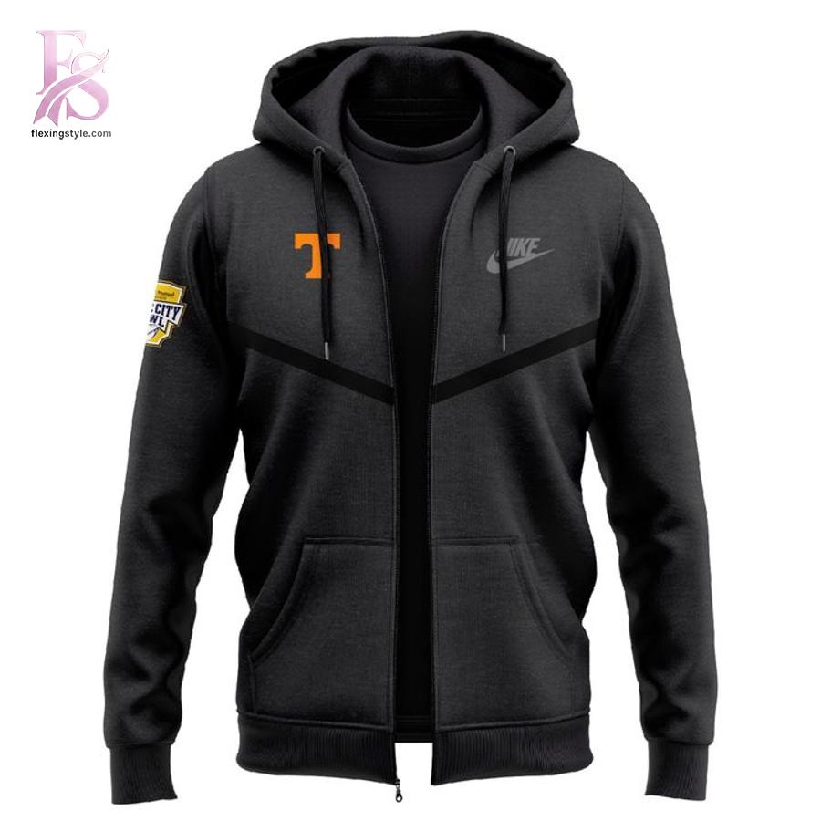 Easy to wear, the Tennessee Volunteers Black Zip Hoodie 2 fits everyday outfits.