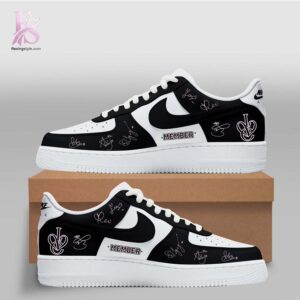 The IVE WORLD TOUR SHOW WHAT I AM Air Force Shoes 2 is designed for daily comfort.